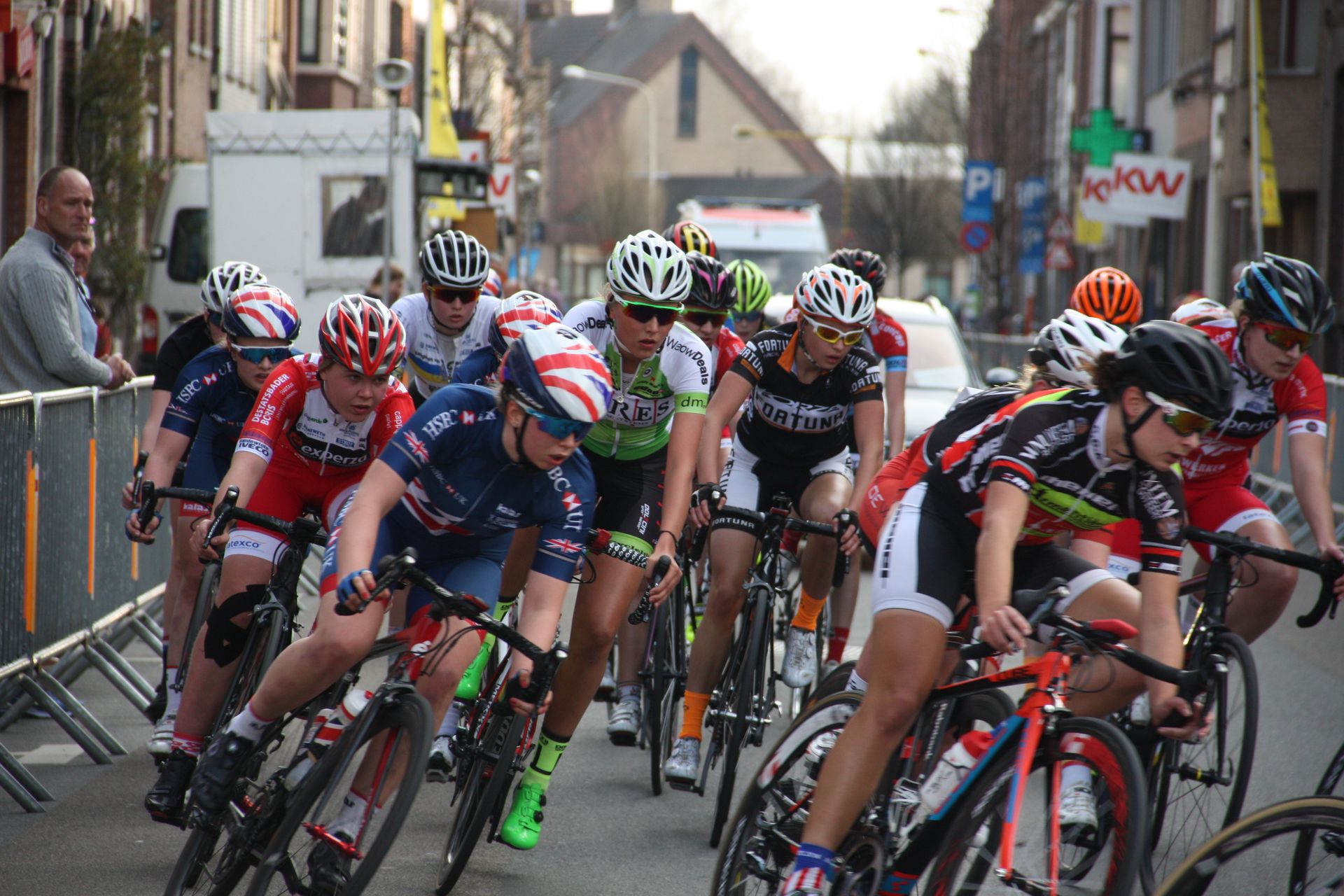 Peloton dames-wielrennen door Heule
